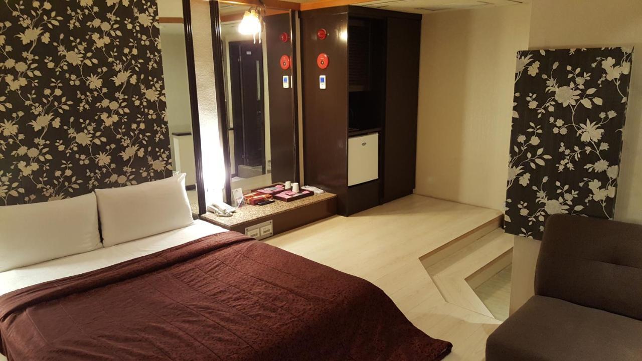 Windmill Fashion Hotel Kaohsiung Exterior foto